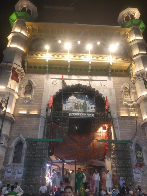 khwaja Ushmani haruni hotel