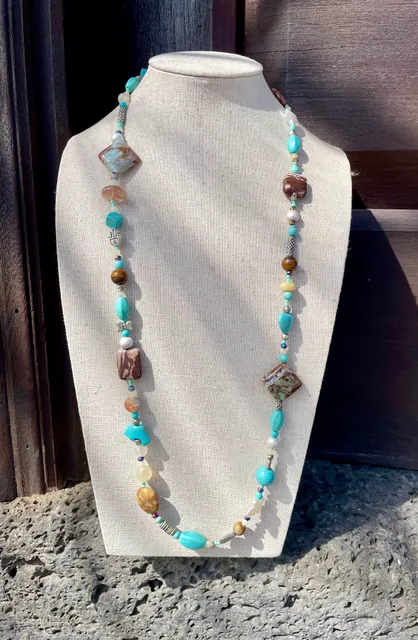 La Isla del Tesoro, Modeschmuckgeschäft Lavaschmuck Olivinschmuck Edelsteinschmuck