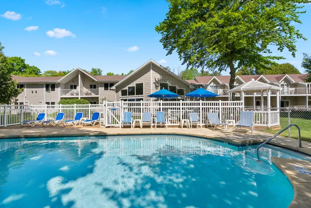 Somerset Inn & Suites