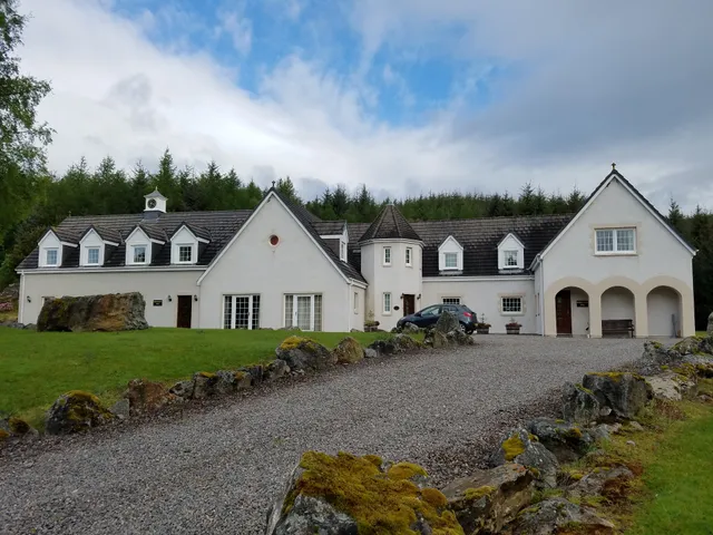 Dunlichity House Holiday Homes