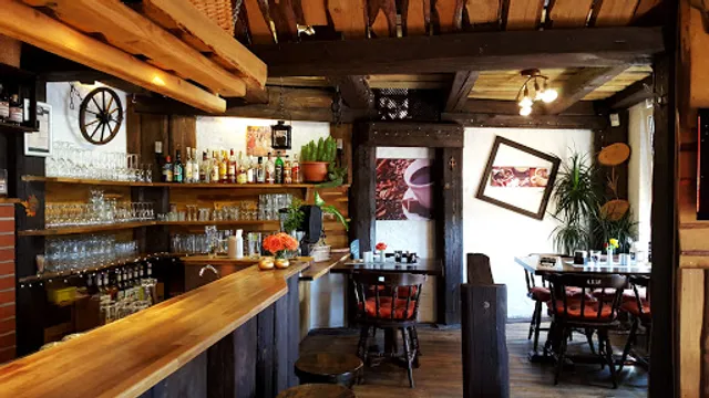 Schnitzelschmiede am Bäumchen - Christian Heiland