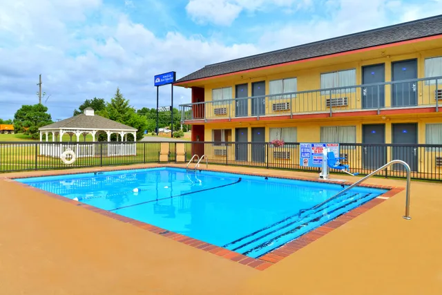 Castle Inn & Suites By OYO Chickasha