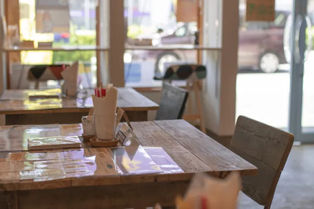 Momonga Café & Roastery