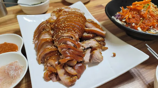 대왕족발상주점