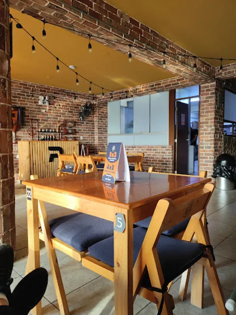 Plaza Mis Costillitas Punta Hermosa