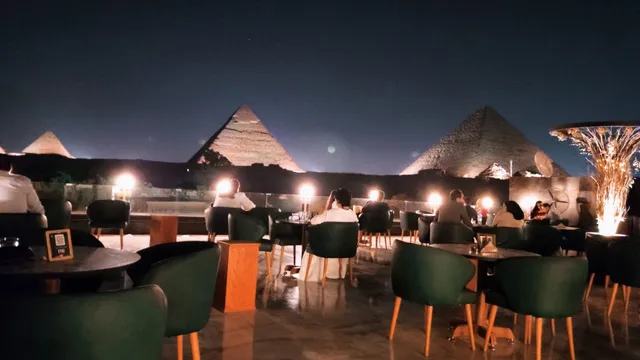 Tree Lounge Pyramids Branch