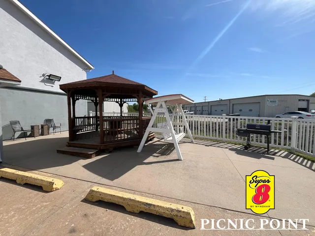 Super 8 by Wyndham Emporia