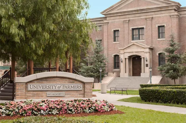 Farmers Insurance - Thomas Roach