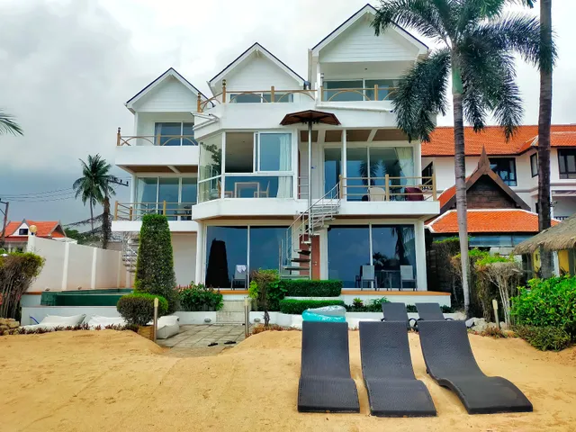 B1 Beachfront Apartments