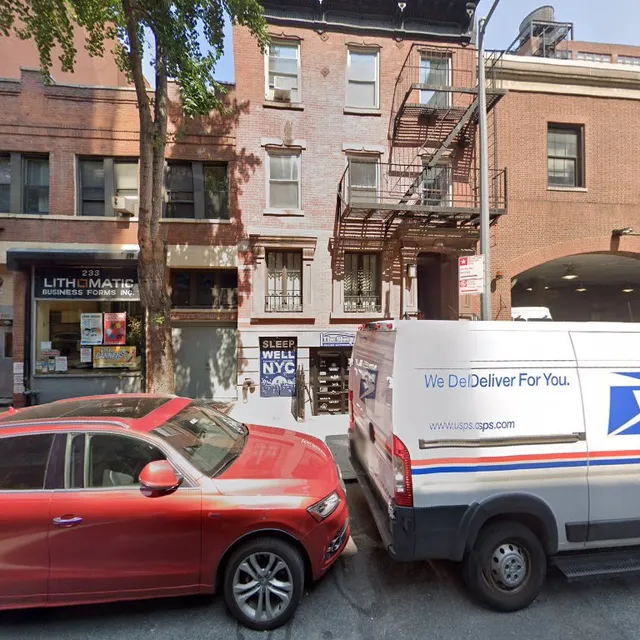 Helix Birch Leesa Puffy Showroom