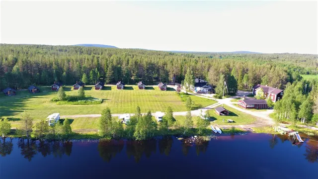 Korvalan Kestikievari: Log cabins & Husky sledding