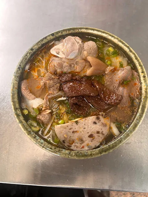 DƯƠNG QUÁN 越南美食店 _ Ăn Sáng -CaFe-Tạp hóa - Bán vé máy bay