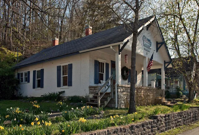 Cliff Cottage Bed and Breakfast Inn