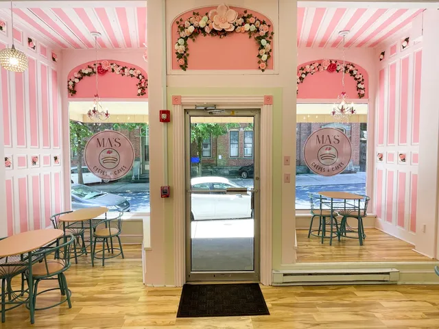 Ma's Crepes and Cakes