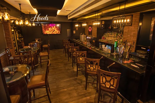 Hoods Resto & Bar