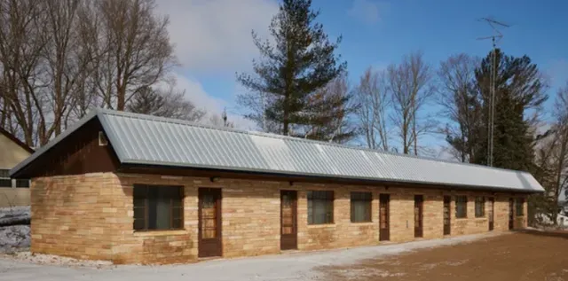 Pelican Lake Motel and Hideaway Cottage