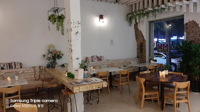 Secret Garden Bar Cafe