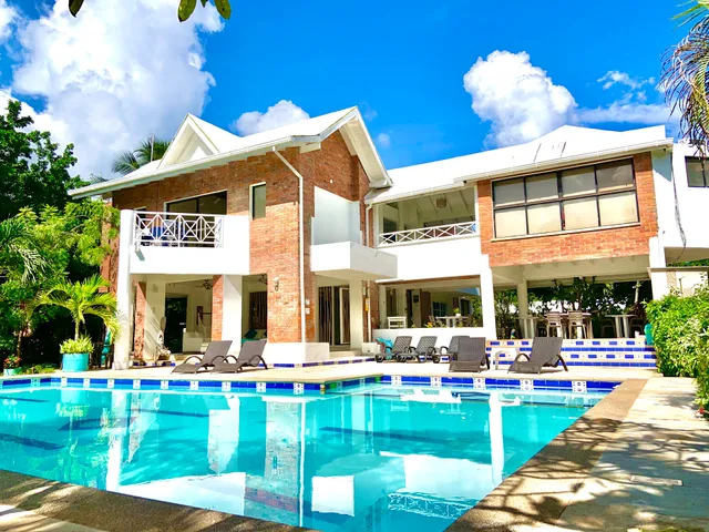 Casa De Las Flores Tropical