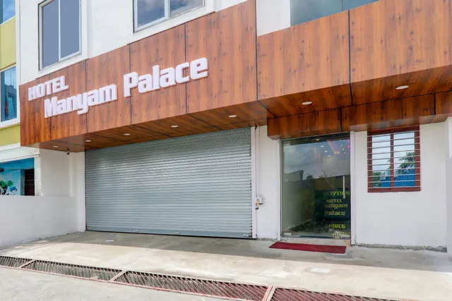 Super OYO Hotel Manyam Palace