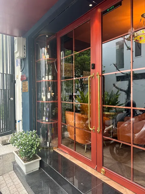 Secret Wines shop and Lounge