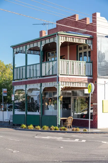 TAILOR MADE | Comfort Food & Coffee Bar