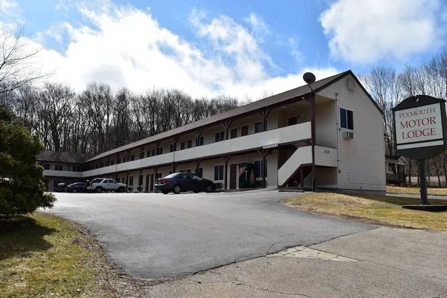 Plymouth Motor Lodge