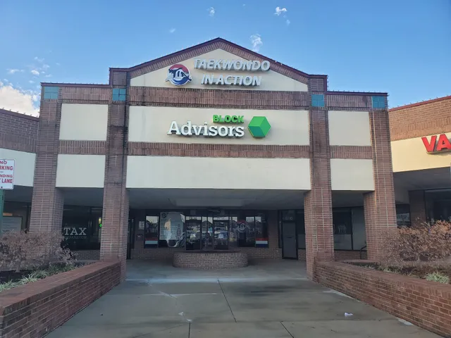 Pickwick Square Shopping Center