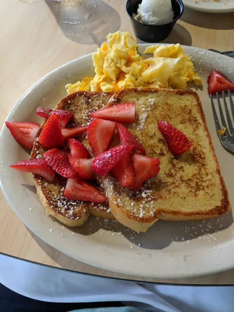 The Toasted Yolk Cafe