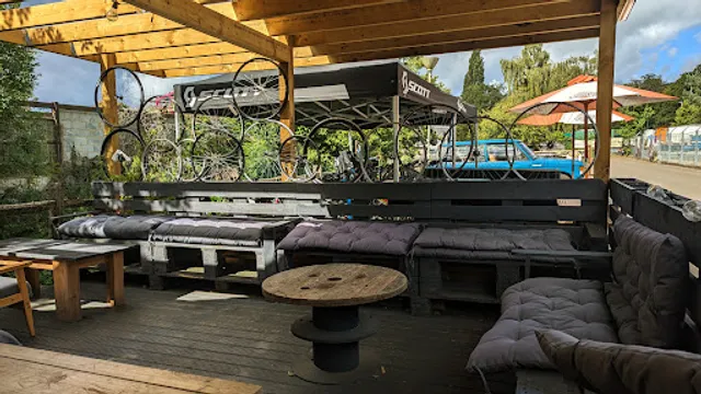 The Old Clunker Café