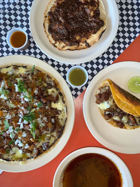 Birria y Cabeza Las Chelas