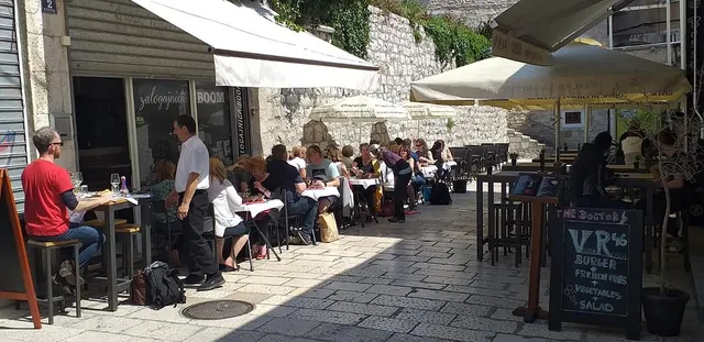 Restaurant Boom Split