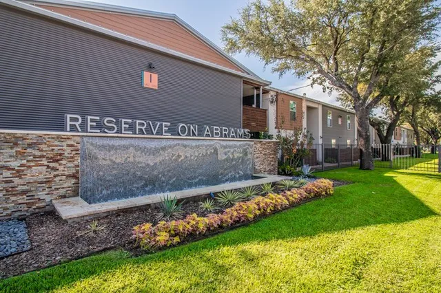 Reserve on Abrams Apartments