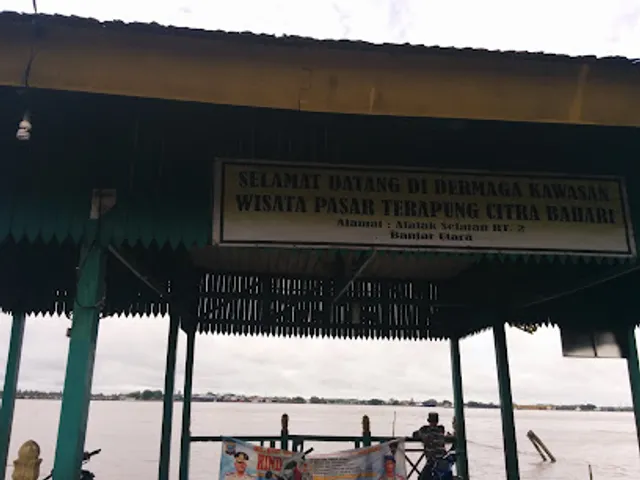 Kawasan Wisata Pasar Terapung