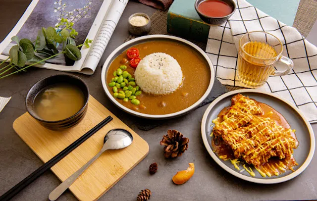 雙醬咖哩 台北小巨蛋店/咖哩飯/小巨蛋平價美食/歐姆蛋包飯/晚餐/午餐