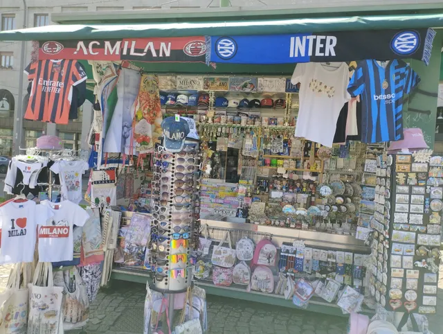 Tourist Shop and luggage storage naviglio di Tomal Hossain