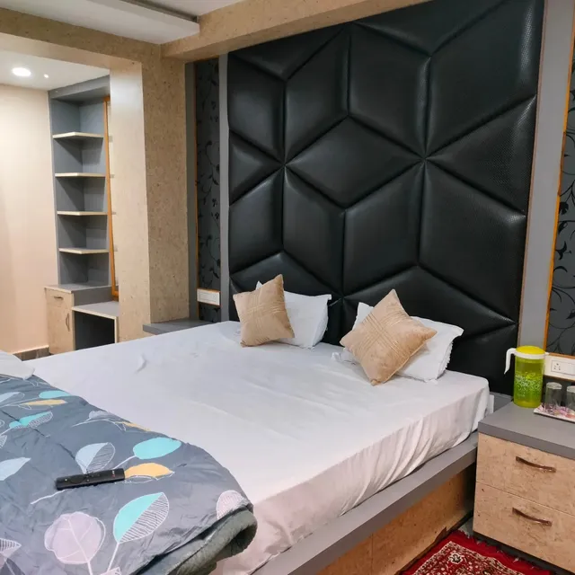 Daddy Homestay Luxury Apartment Near Mg Marg