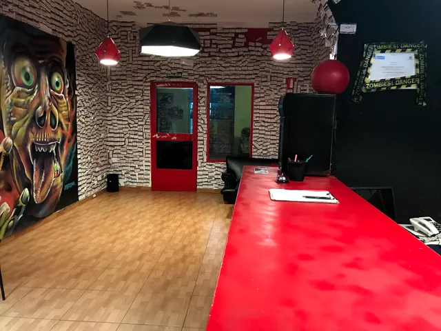 Room Escape Adventures (Atrapado en un Cuarto con un Zombie)