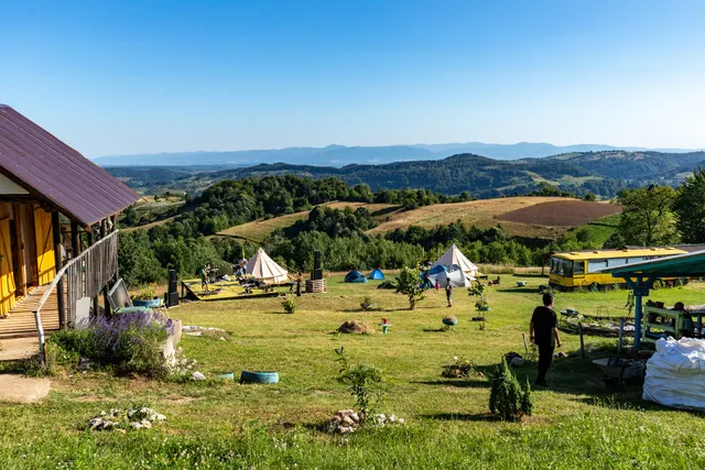 La Busuri Camp Roșia