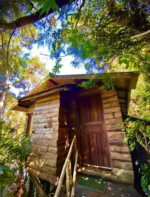 An Island Inn On The Mountain