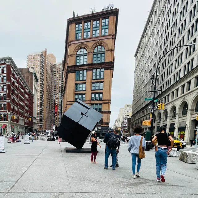 Alamo / Astor Place Cube