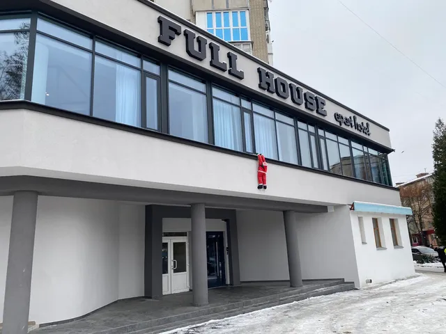 FULL HOUSE apart hotel