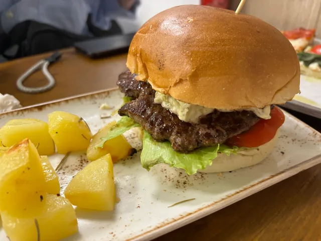 Amici Pizza & Burger