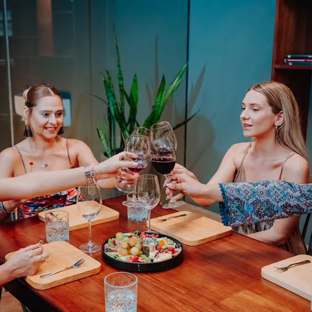 Off The Vine Playacar