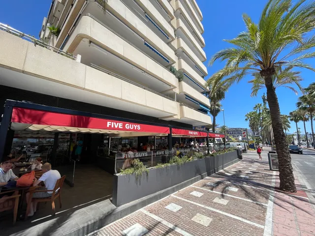 Five Guys Burgers and Fries Marbella Puerto Banús
