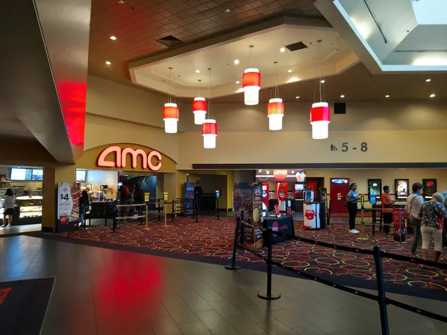 AMC Center Park 8