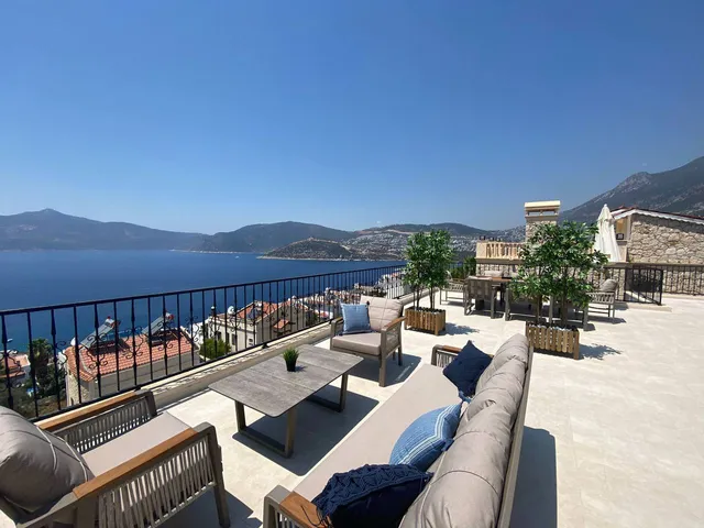 Villa.Lalaland family