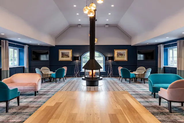 Macleod's Bar & Lounge