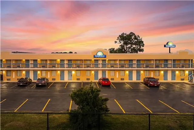Days Inn by Wyndham Fort Wayne