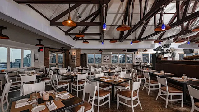 Drifthouse Restaurant, Lounge and Bar