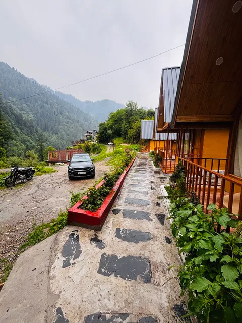 Pinaka Cottages and Cafe